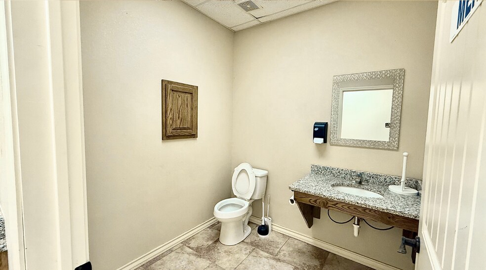 More Photos Of 4617 S County Rd 1210 rd, Midland Warehouse For Lease