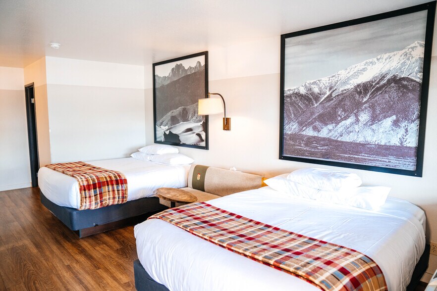 More Photos Of 525 W Rainbow Blvd, Salida Hotel For Sale