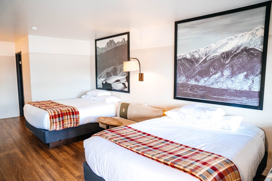 More Photos Of 525 W Rainbow Blvd, Salida Hotel For Sale