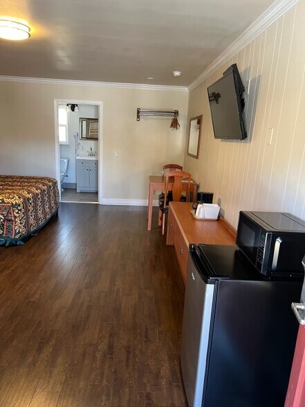 More Photos Of 550 S Auburn St, Colfax Hotel For Sale