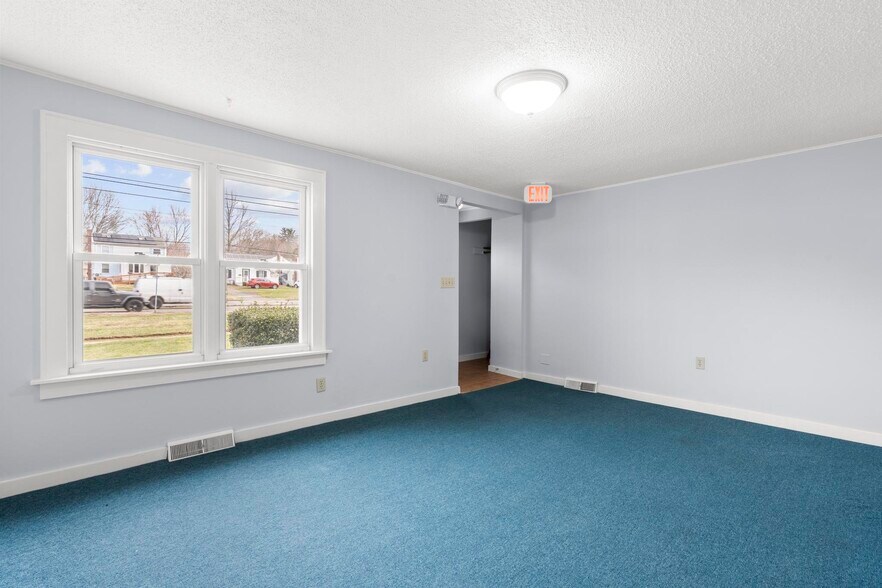 More Photos Of 128 Saltonstall Pky, East Haven Medical For Sale