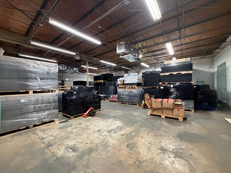 More Photos Of 3241-3249 NW 38th St, Miami Manufacturing For Sale