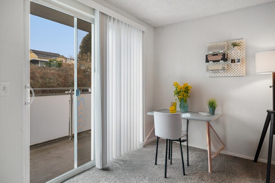 More Photos Of 3046 SW Avalon Way, Seattle Apartments For Sale