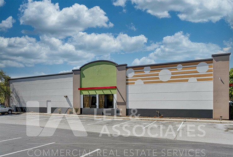 More Photos Of 7456 W Colonial Dr, Orlando Restaurant For Lease