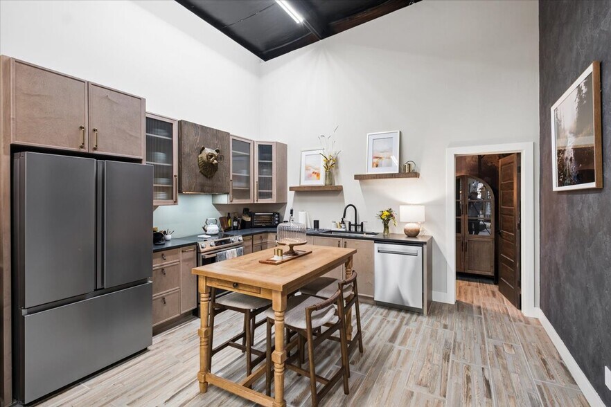 More Photos Of 20 2nd Ave E, Kalispell Office For Sale