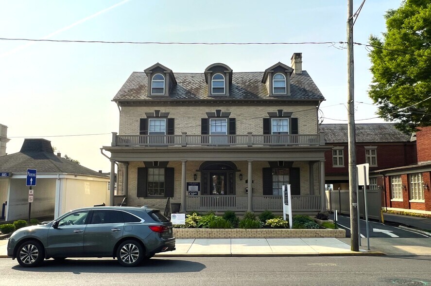 More Photos Of 15 Market Sq, Manheim Office Residential For Sale