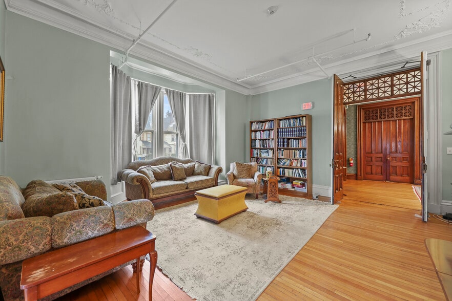 More Photos Of 74 Wendell Ave, Pittsfield Hotel For Sale