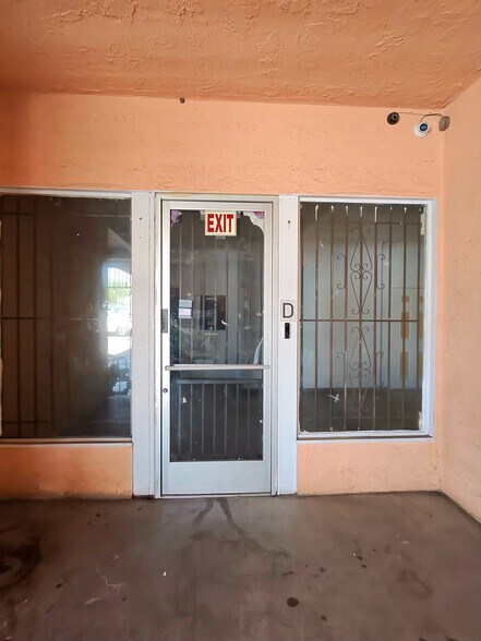 More Photos Of 11479 San Fernando Rd, San Fernando Storefront Retail Office For Lease