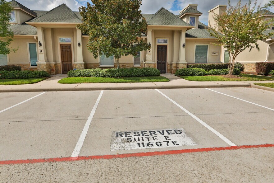 More Photos Of 11607 Spring Cypress Rd, Tomball Office For Sale