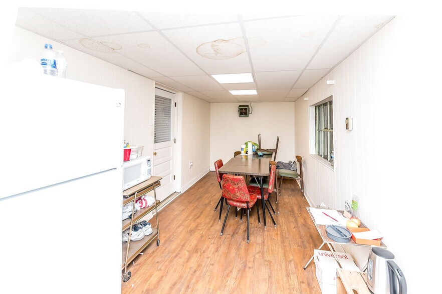 More Photos Of 196 Carlton Dr, Inwood Industrial For Sale