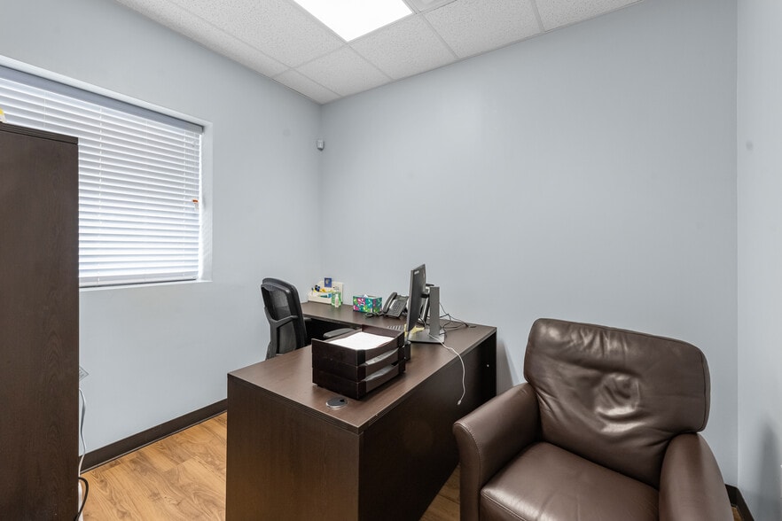 More Photos Of 3326 Watters Rd, Pasadena Office For Sale