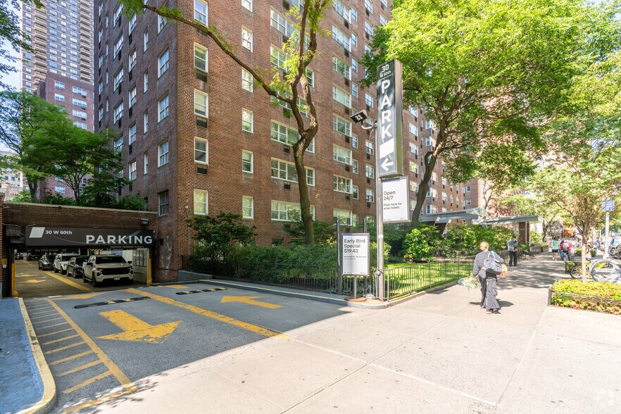 More Photos Of 30 W 60th St, New York Apartments For Sale