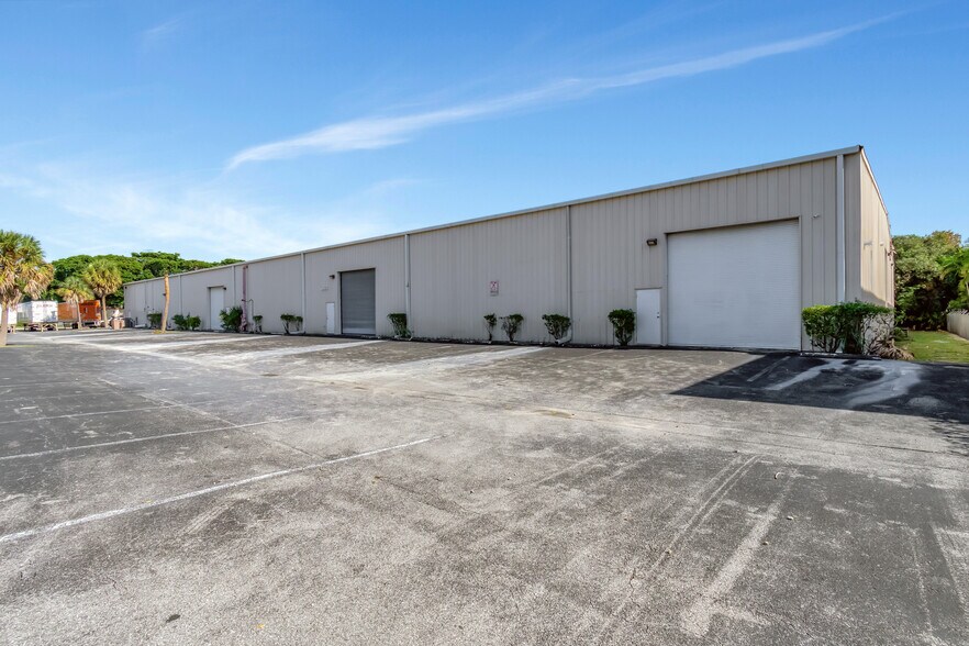 More Photos Of 198 Lock Rd, Deerfield Beach Warehouse For Lease