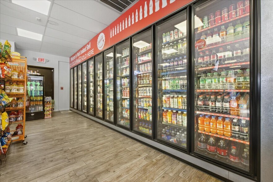 More Photos Of 12 Lido Blvd, Point Lookout Service Station For Sale