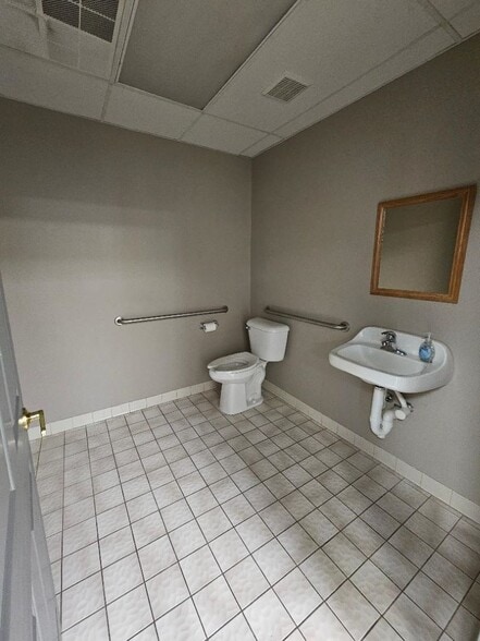 More Photos Of 4501 Washington Ave, Racine Office For Lease