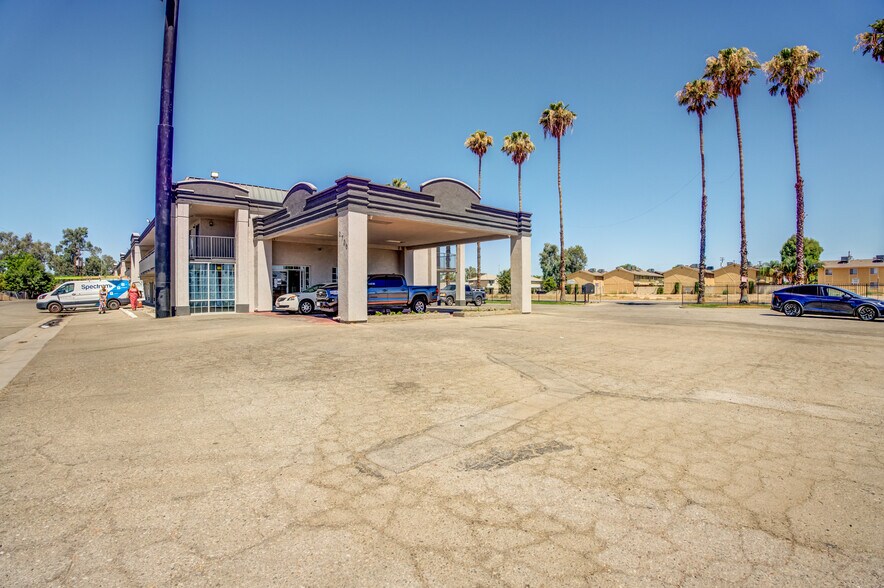 More Photos Of 2700 White Ln, Bakersfield Apartments For Sale