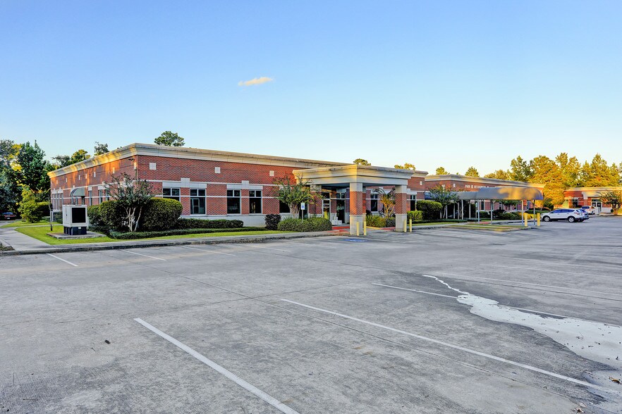 Primary Photo Of 3115 College Park Dr, Conroe Medical For Lease