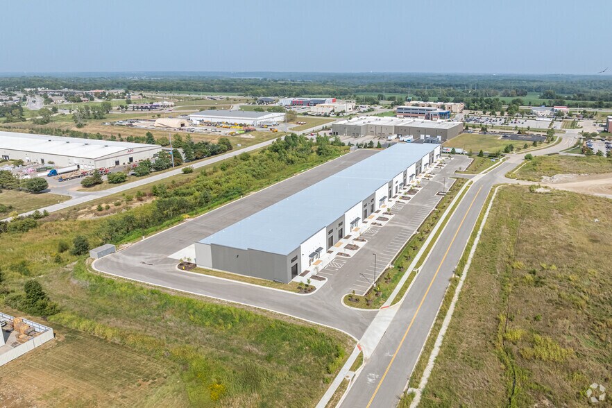 More Photos Of 600 Maguire Boulevard, Lee's Summit Industrial For Lease