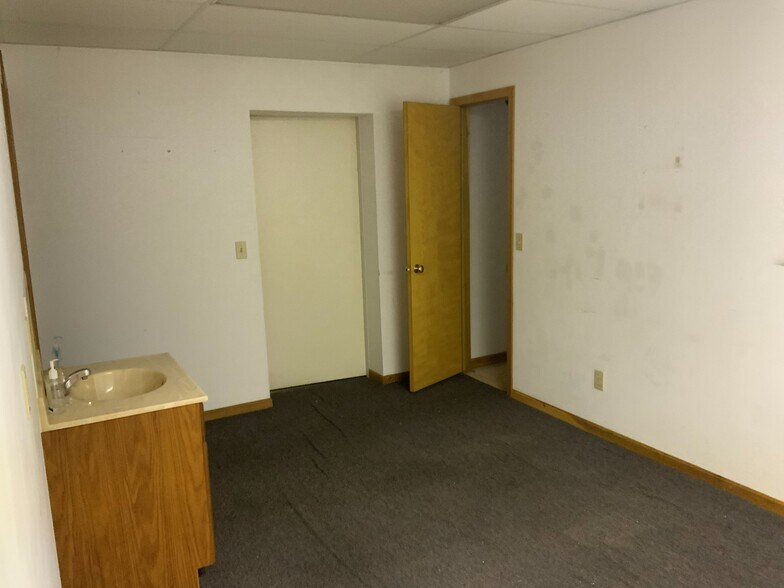 More Photos Of 30 Cecil St NE, Navarre Office Residential For Sale