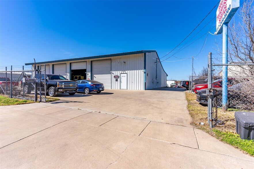 Primary Photo Of 3124 Reagan Dr, Fort Worth General Retail For Sale
