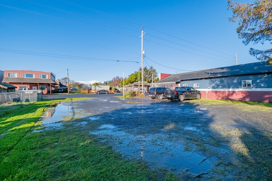 More Photos Of 1185 NE Mill St, Waldport Flex For Sale