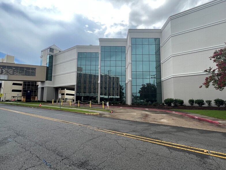 Primary Photo Of 501 Doctor Michael Debakey Dr, Lake Charles Hospital For Lease