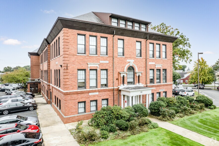 More Photos Of 720 King Georges Post Rd, Fords Office For Lease