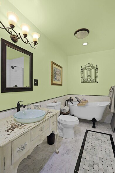 More Photos Of 504 W 5th St, Washington Hospitality For Sale