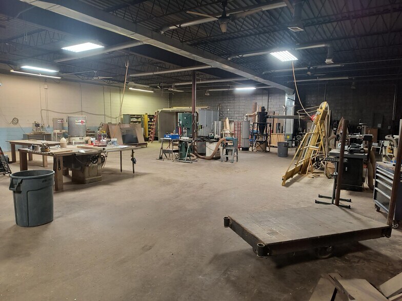 More Photos Of 3731 Arthur St, Gary Warehouse For Lease