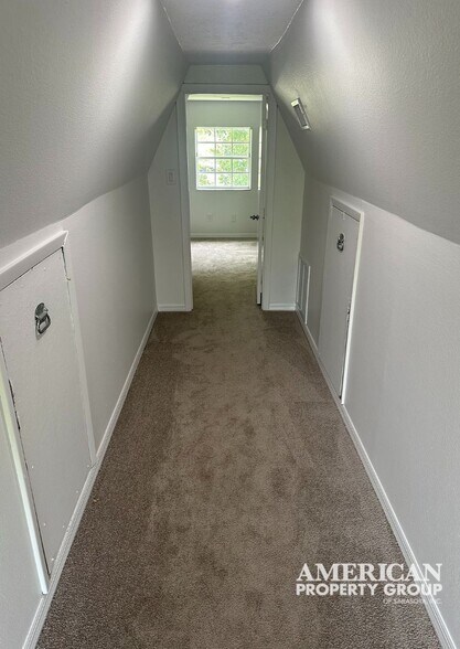 More Photos Of 7733-7739 Holiday Dr, Sarasota Loft Creative Space For Sale