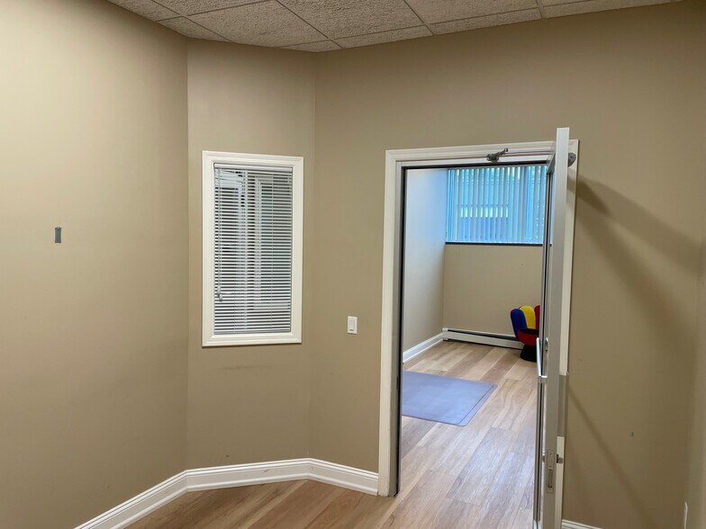 More Photos Of 465 W Main St, Wyckoff Warehouse For Lease