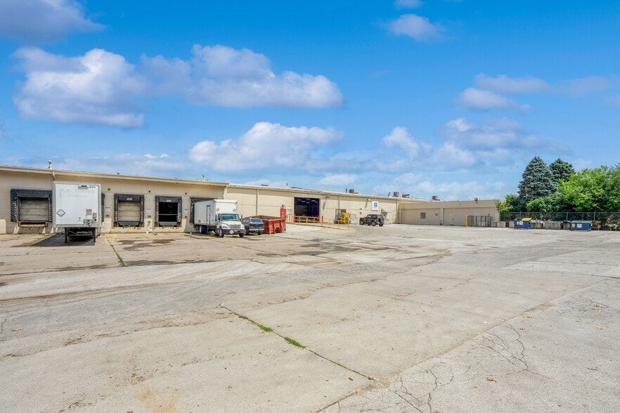 More Photos Of 2301 Fleur Dr, Des Moines Warehouse For Sale