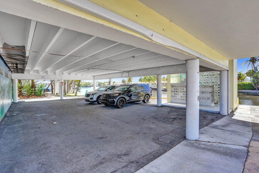 More Photos Of 2208 NE 26th St, Fort Lauderdale Office For Lease