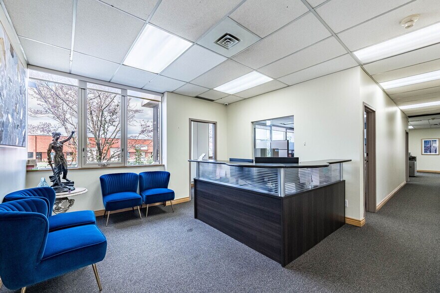 More Photos Of 220 Advance Blvd, Brampton Office For Sale