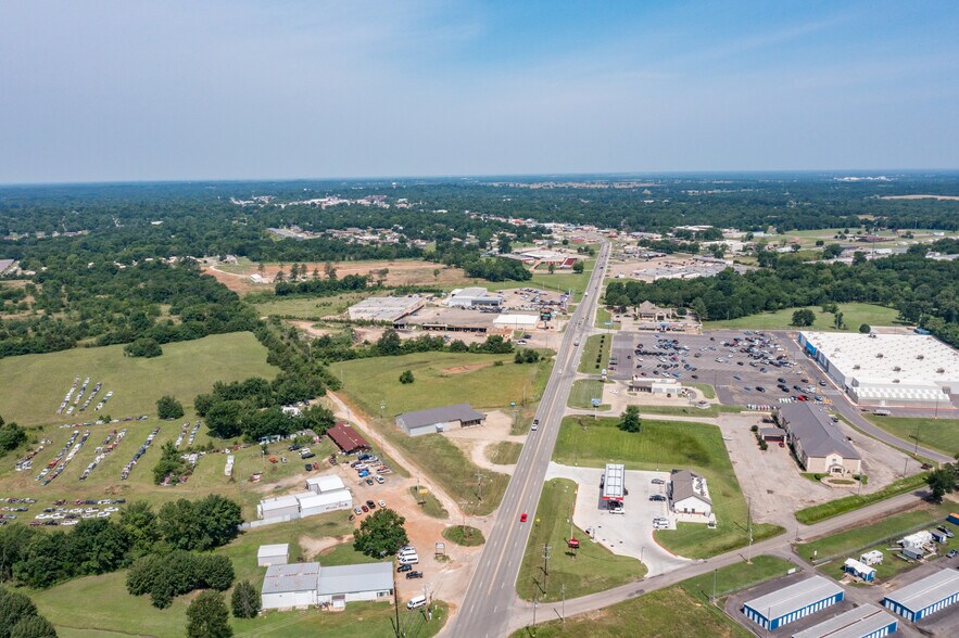 More Photos Of 1910 E Jackson St, Hugo Freestanding For Sale