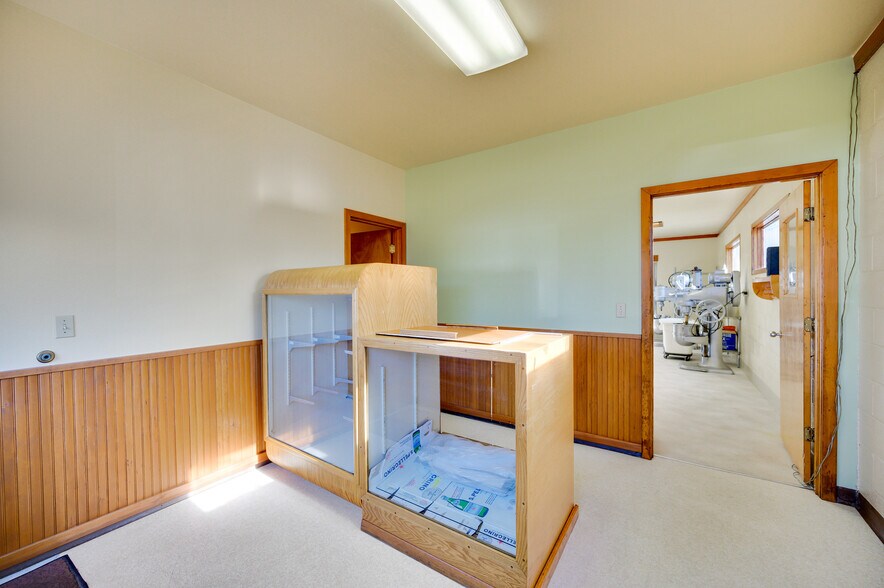 More Photos Of 212 NE D St, Willamina Food Processing For Sale