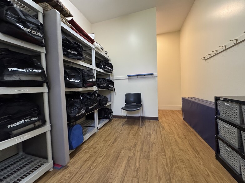 More Photos Of 78 Fisherville Rd, Concord Flex For Sale