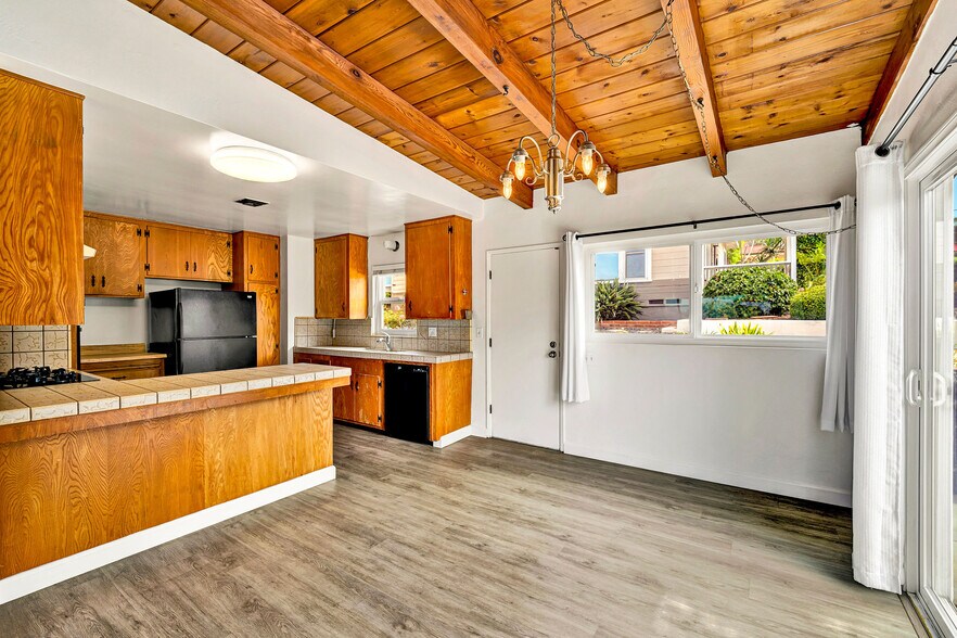 More Photos Of 330 9th St, Del Mar Apartments For Sale