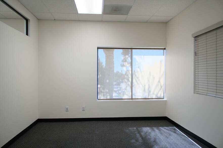 More Photos Of 4517 Market St, Ventura Light Distribution For Lease