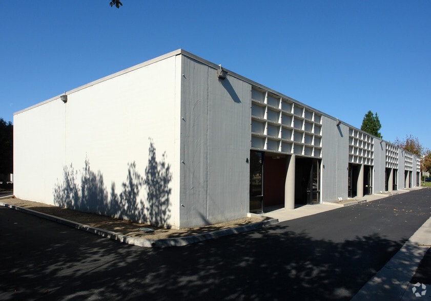 More Photos Of 2057 Goodyear Ave, Ventura Manufacturing For Sale