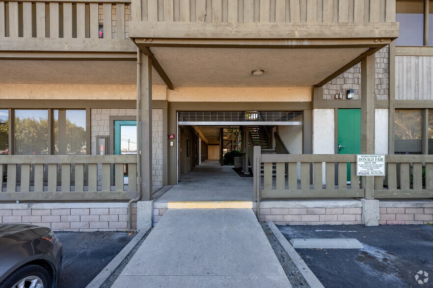 More Photos Of 222 N Mountain Ave, Upland Office For Lease