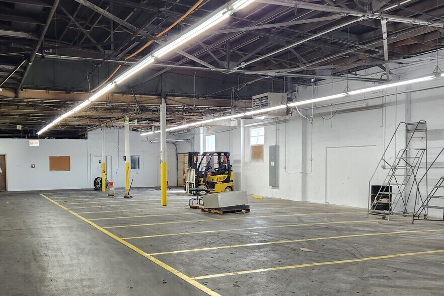 More Photos Of 406 N Irish St, Greeneville Industrial For Sale