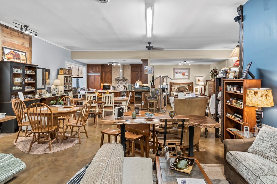 More Photos Of 2994 Hickory Blvd, Hudson Freestanding For Sale