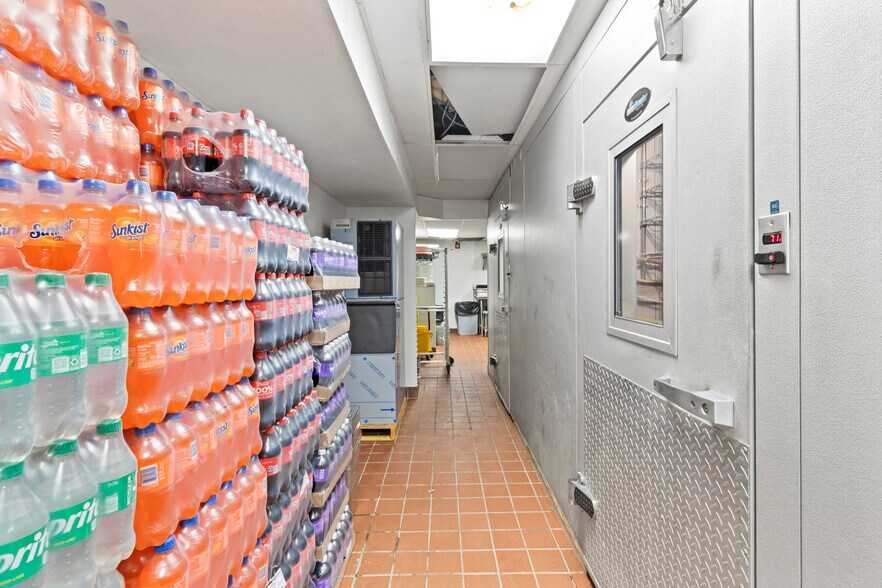 More Photos Of 700 S 5th St, Philadelphia Apartments For Sale