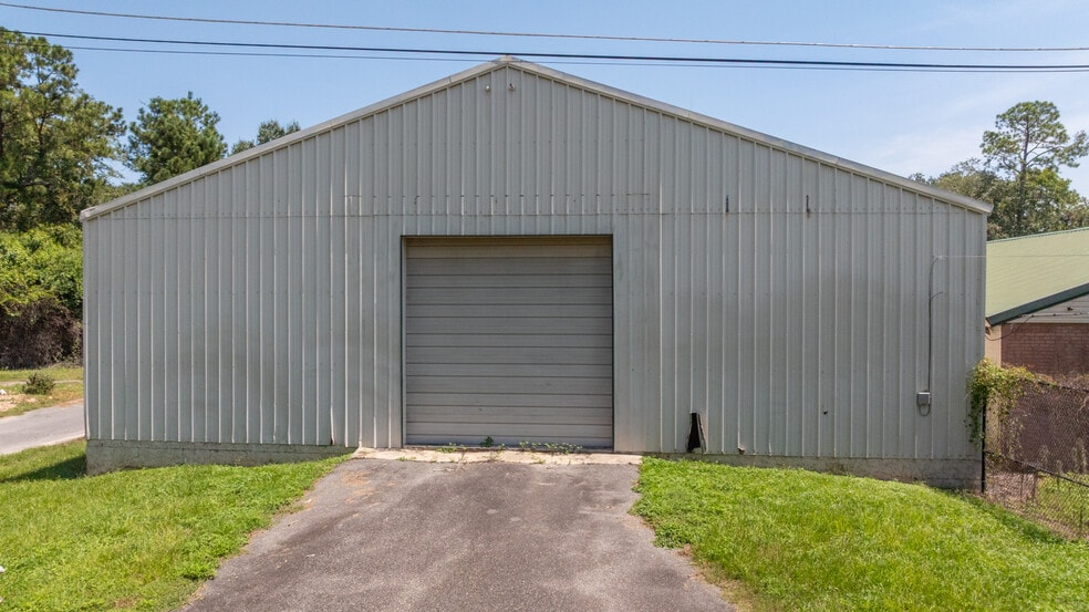 More Photos Of 510 N Walker St, Quitman Light Manufacturing For Lease