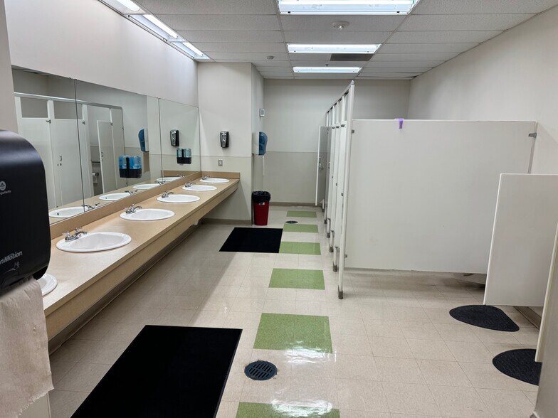 More Photos Of 2140 S Cobb Dr, Smyrna Office For Lease