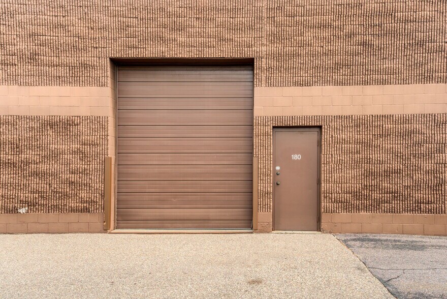 More Photos Of 5500 Lincoln Dr, Edina Light Distribution For Lease