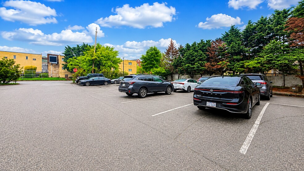 More Photos Of 2300 N Pershing Dr, Arlington Medical For Sale