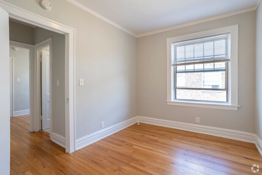 More Photos Of 1000-1010 North Blvd, Oak Park Apartments For Lease