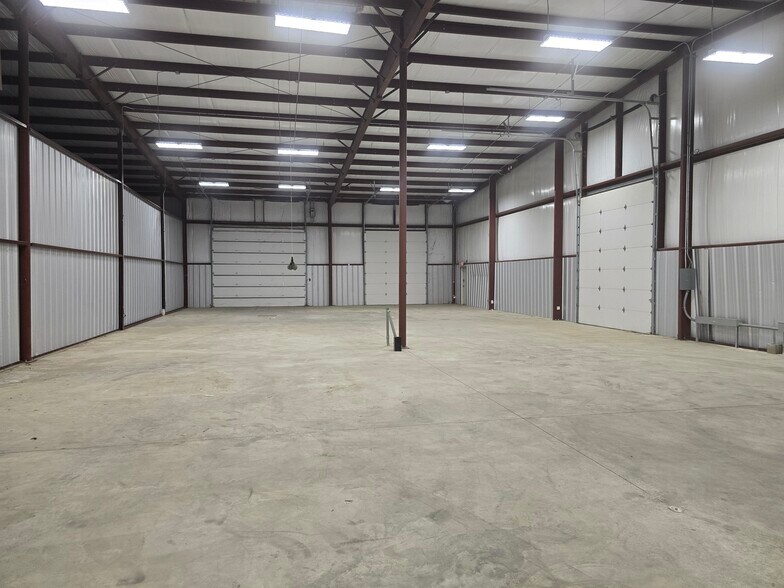 More Photos Of 4125 Crystal Hill Rd, North Little Rock Warehouse For Lease
